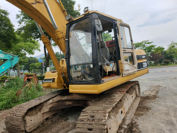 Original Cat 320B excavator for sale Nigeria