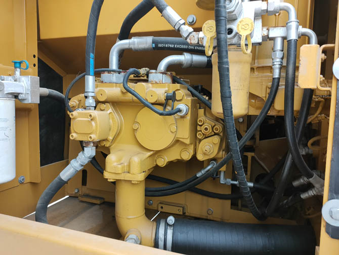 2022 Cat 320D2L excavator for sale made in Japan