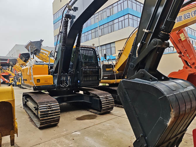 Hyundai HX220HD excavator 2024 model in excellent condition