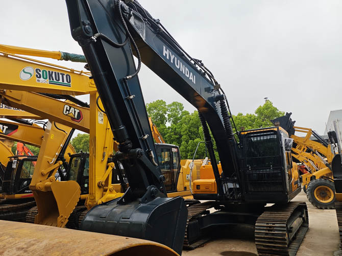 Hyundai HX220HD excavator 2024 model in excellent condition