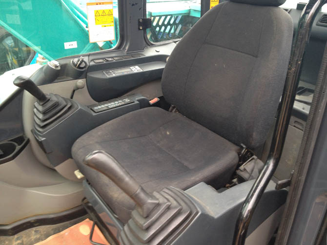 Kobelco SK75-8 mini excavator 2017 model for sale in good condition