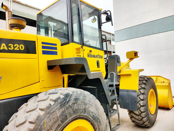Komatsu Wheel Loader WA320-5 used machine in good condition