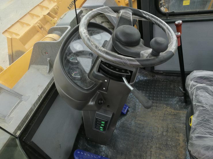 SDLG Wheel Loader LG953N 5 ton loader in working condition