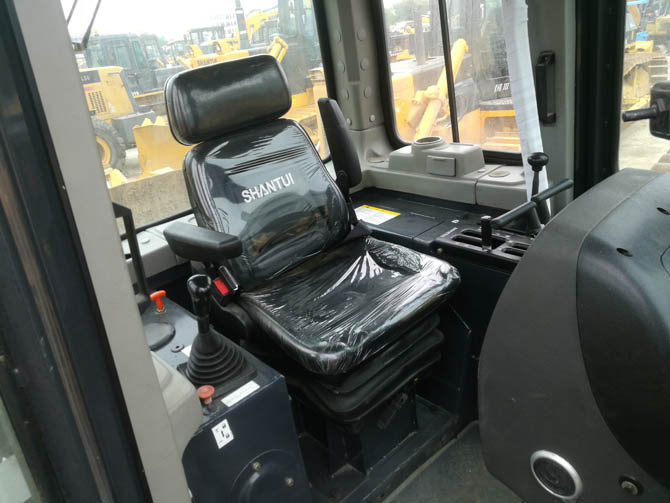 2024 SHANTUI SD16 With Swamp Track bulldozer in excellent condition