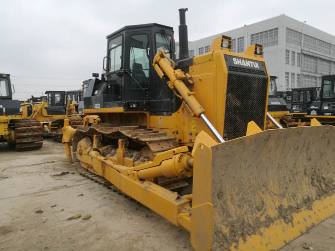 Lightly Used SHANTUI Bulldozer SD22 2024 model in excellent condition in yard