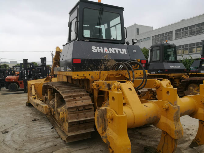 Lightly Used SHANTUI Bulldozer SD22 2024 model in excellent condition in yard