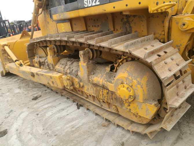 Lightly Used SHANTUI Bulldozer SD22 2024 model in excellent condition in yard