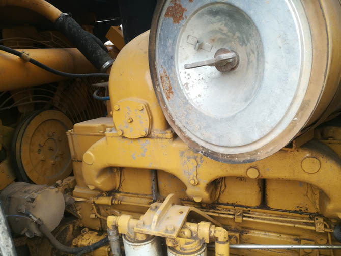 Lightly Used SHANTUI Bulldozer SD22 2024 model in excellent condition in yard