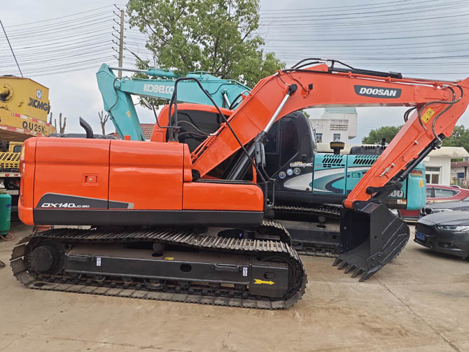 2023 Doosan DX140LC 14-ton excavator for sale, made in Korea