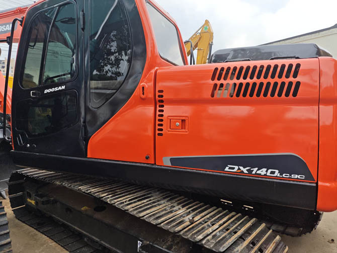 2023 Doosan DX140LC 14-ton excavator for sale, made in Korea