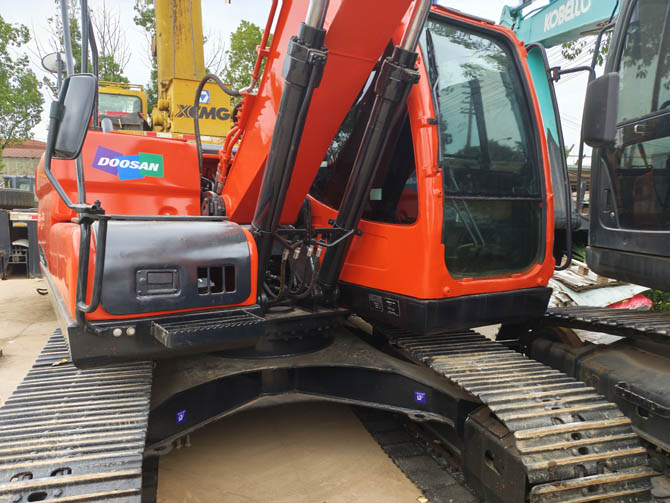 2023 Doosan DX140LC 14-ton excavator for sale, made in Korea