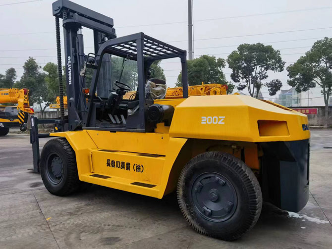Komatsu FD200E-8 20 ton forklift for sale made in Japan