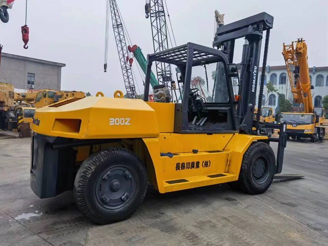 Komatsu FD200E-8 20 ton forklift for sale made in Japan