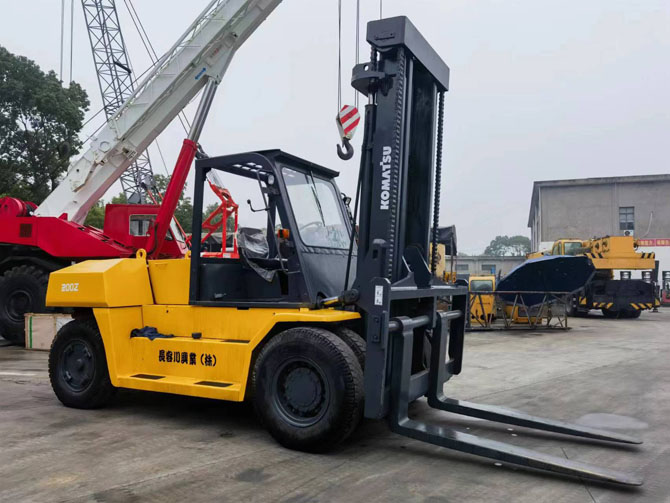 Komatsu FD200E-8 20 ton forklift for sale made in Japan