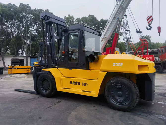 Komatsu FD200E-8 20 ton forklift for sale made in Japan