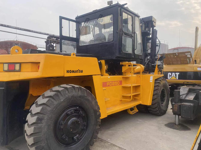 Komatsu FD25T-10 25 ton forklift for sale made in Japan