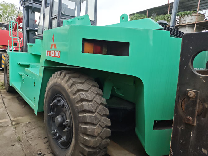 Mitsubishi FD300 30 ton forklift for sale, made in Japan, with Mitsubishi engine