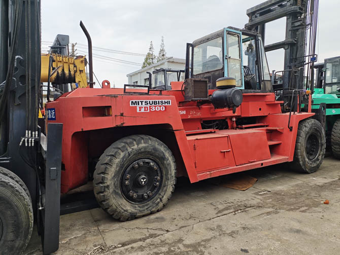 Mitsubishi FD300 30 ton forklift for sale, made in Japan, with Mitsubishi engine