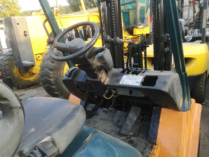 Toyota 72-7FDJ35 3.5 ton forklift for sale with a three-stage high mast