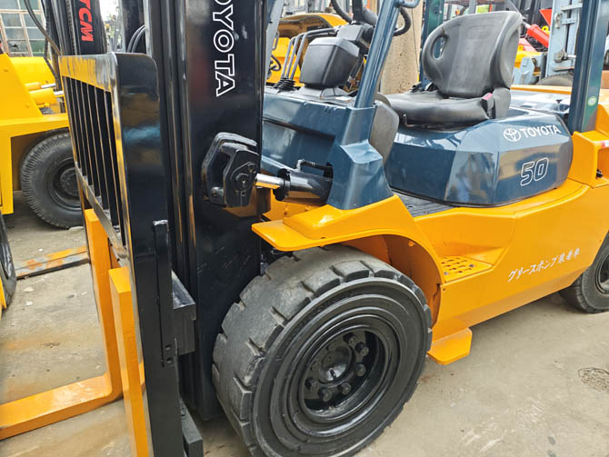 Toyota 5 Ton Forklift For Sale Toyota 7FDA50 Made in Japan