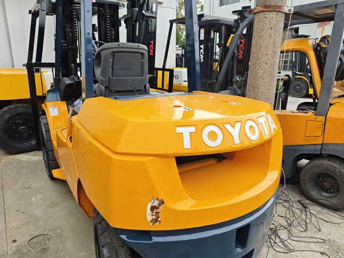 Toyota 5 Ton Forklift For Sale Toyota 7FDA50 Made in Japan