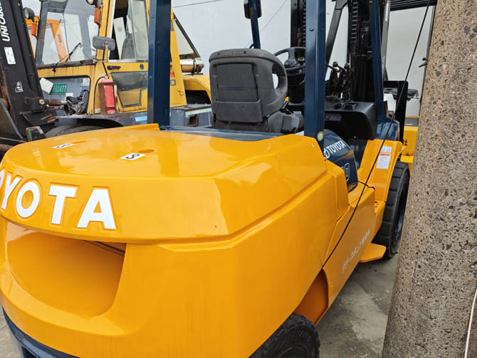 Toyota 5 Ton Forklift For Sale Toyota 7FDA50 Made in Japan