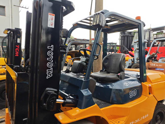 Toyota 5 Ton Forklift For Sale Toyota 7FDA50 Made in Japan