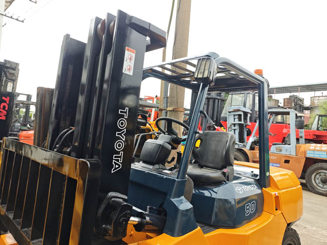 Toyota 5 Ton Forklift For Sale Toyota 7FDA50 Made in Japan