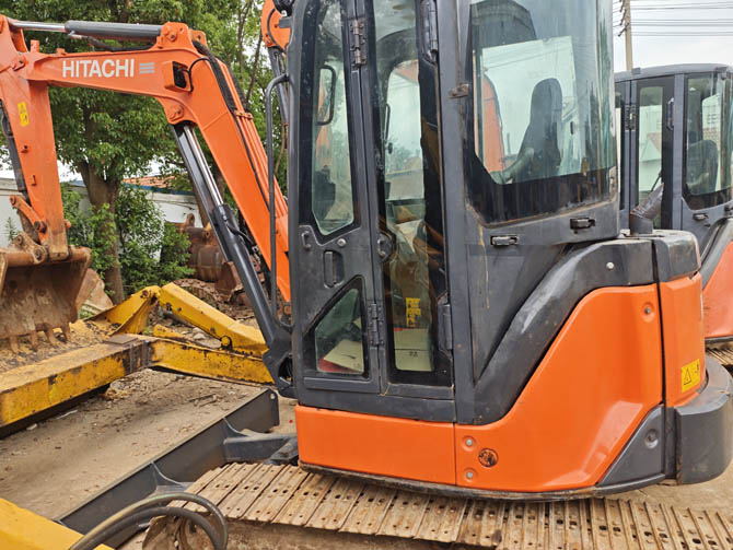 2018 Hitachi ZX50U mini excavator for sale in good condition, made in Japan